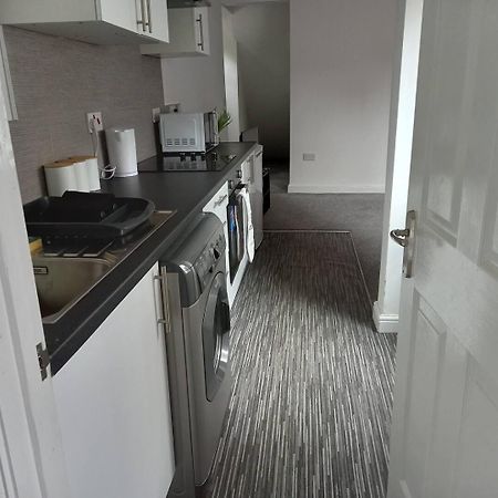 Simple And Sweet, Flat On Lewis Street - 1 Br Appartement Stoke-on-Trent Buitenkant foto
