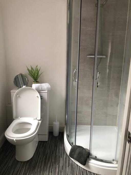 Simple And Sweet, Flat On Lewis Street - 1 Br Appartement Stoke-on-Trent Buitenkant foto