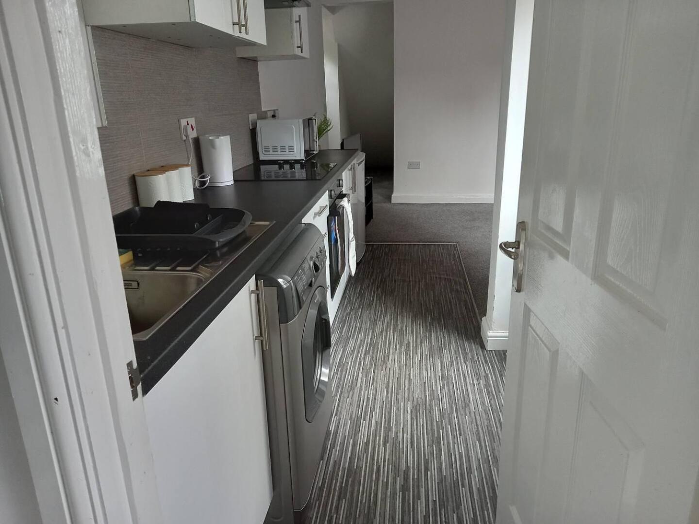 Simple And Sweet, Flat On Lewis Street - 1 Br Appartement Stoke-on-Trent Buitenkant foto